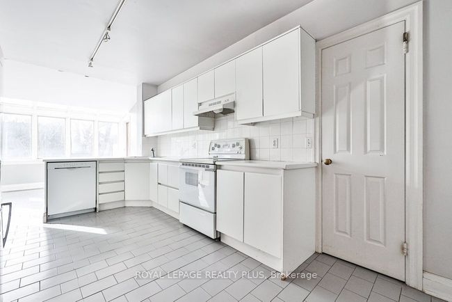 225 Glenrose Ave, House other with 4 bedrooms, 3 bathrooms and 4 parking in Toronto ON | Image 11