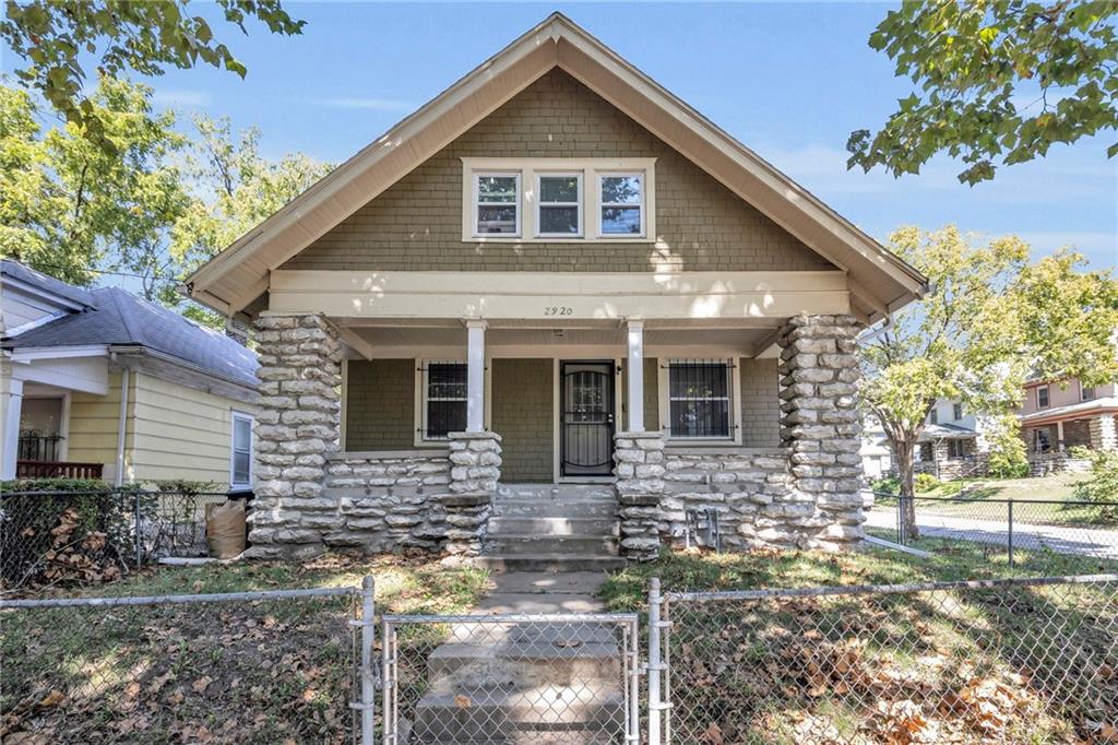 33rd St, Kansas City, MO 64128