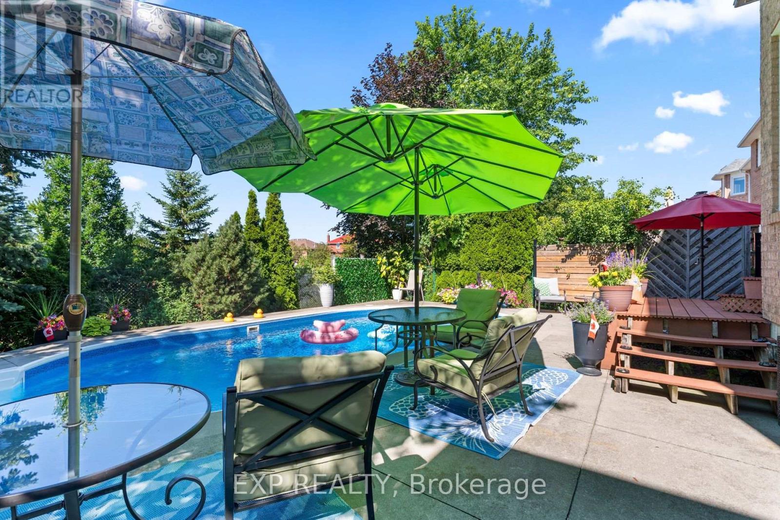 Residential in Mississauga (East Credit) 5
