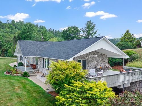 124 W Dogwood Cir, Burnsville, NC, 28714-8385 | Card Image