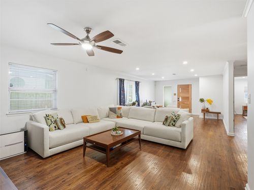 814 Westmount Ave, Dallas, TX, 75211-2513 | Card Image
