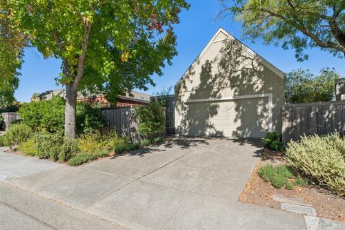 377 Avenida Barbera, Sonoma, CA, 95476-8083 | Card Image