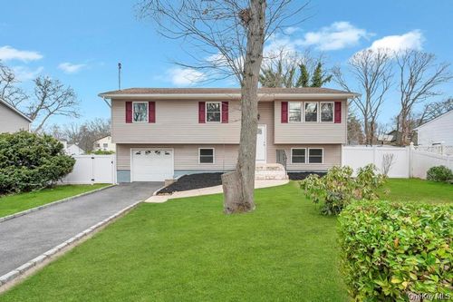 339 Avenue B, Ronkonkoma, NY, 11779-1942 | Card Image