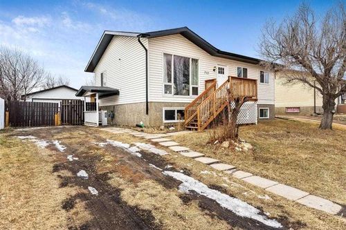 712 Madison Dr, Irricana, AB, T0M0C8 | Card Image