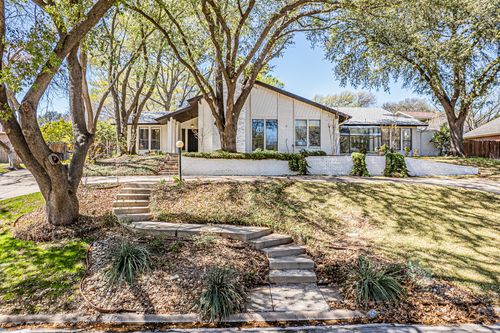 18 Crosslands Rd, Benbrook, TX, 76132-1042 | Card Image