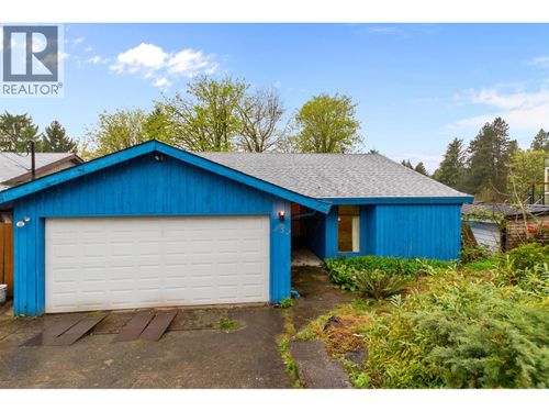 252 Montgomery St, Coquitlam, BC, V3K5E8 | Card Image