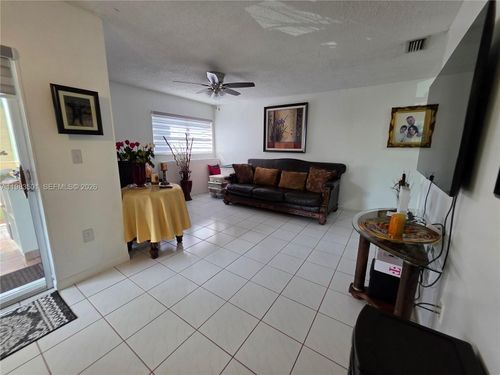 201-18-11173 Nw 7th St, Miami, FL, 33172 | Card Image