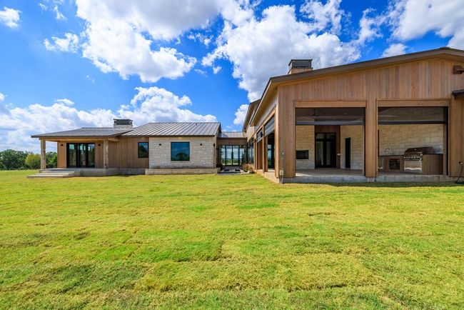 1318 Countryside Bnd, Home with 4 bedrooms, 5 bathrooms and 3 parking in Fredericksburg TX | Image 20