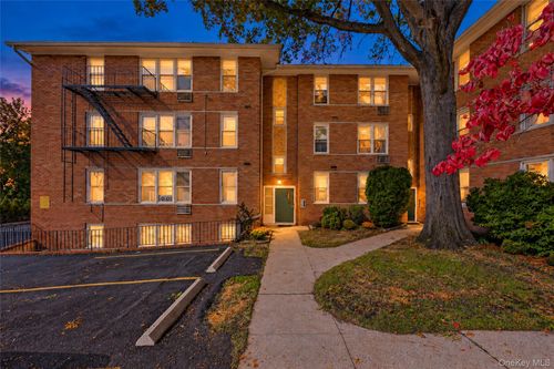 3m-25 Trinity Pl, New Rochelle, NY, 10805-2606 | Card Image