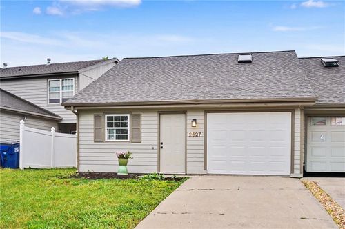 2527 Morningside Dr, Lawrence, KS, 66047-3821 | Card Image