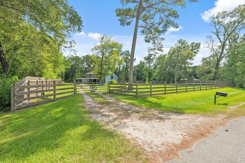 142 County Road 450, Dayton, TX, 77535-4811 | Card Image