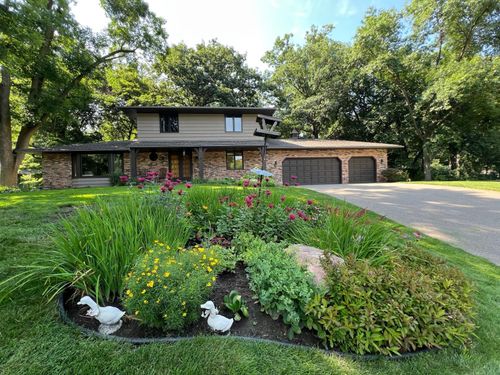 8129 Pennsylvania Cir, Bloomington, MN, 55438-1131 | Card Image