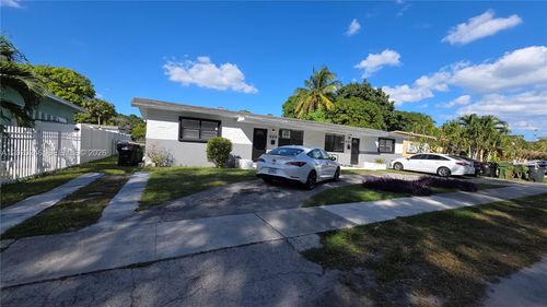 525-or-527-525 Ne 132nd Ter, North Miami, FL, 33161-4033 | Card Image