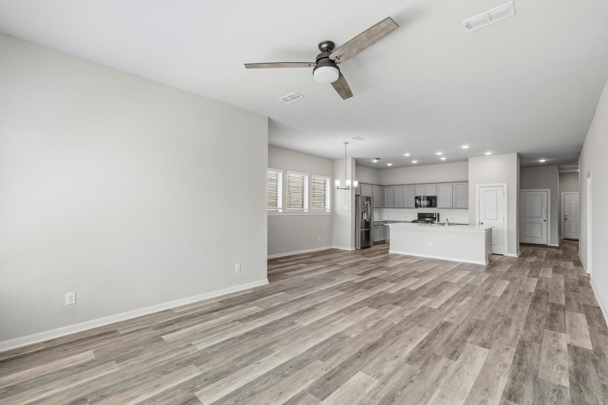 Residential Lease in Iowa Colony 4