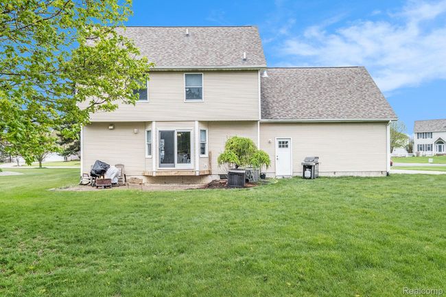 2352 Stepping Stone Pass, House other with 4 bedrooms, 3 bathrooms and null parking in Flushing MI | Image 25