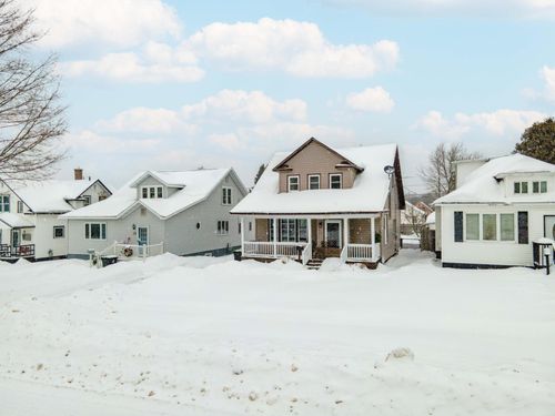 423 Blossom St, Iron River, MI, 49935-2228 | Card Image