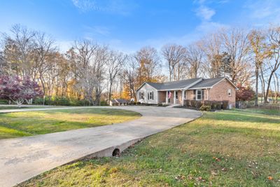 301 Wedgewood Dr, House other with 3 bedrooms, 2 bathrooms and 2 parking in Clarksville TN | Image 3