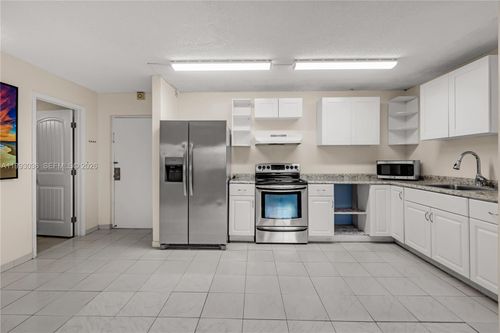 d3b-14820 Naranja Lakes Blvd, Homestead, FL, 33032-8338 | Card Image