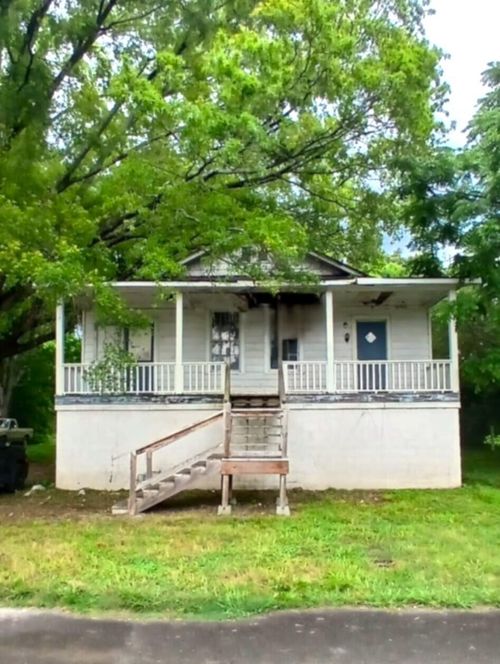 207 W 9th St, Chickamauga, GA, 30707-1507 | Card Image