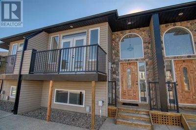 762 Heritage Blvd W, Townhouse with 3 bedrooms, 2 bathrooms and 2 parking in Lethbridge AB | Image 1