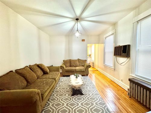 101 113th St, South Richmond Hill, NY, 11419-1822 | Card Image
