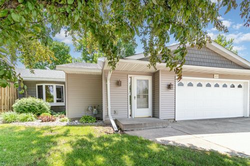322 7th St Ne, New Prague, MN, 56071-2001 | Card Image