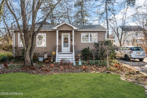 928 4th Ave, Toms River, NJ, 08757-3201 | Card Image