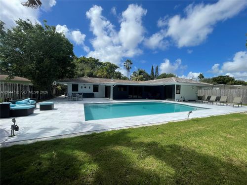 2115 Alamanda Dr, North Miami, FL, 33181-2604 | Card Image