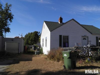 2100 West Court, House other with 2 bedrooms, 1 bathrooms and null parking in Clinton IA | Image 2