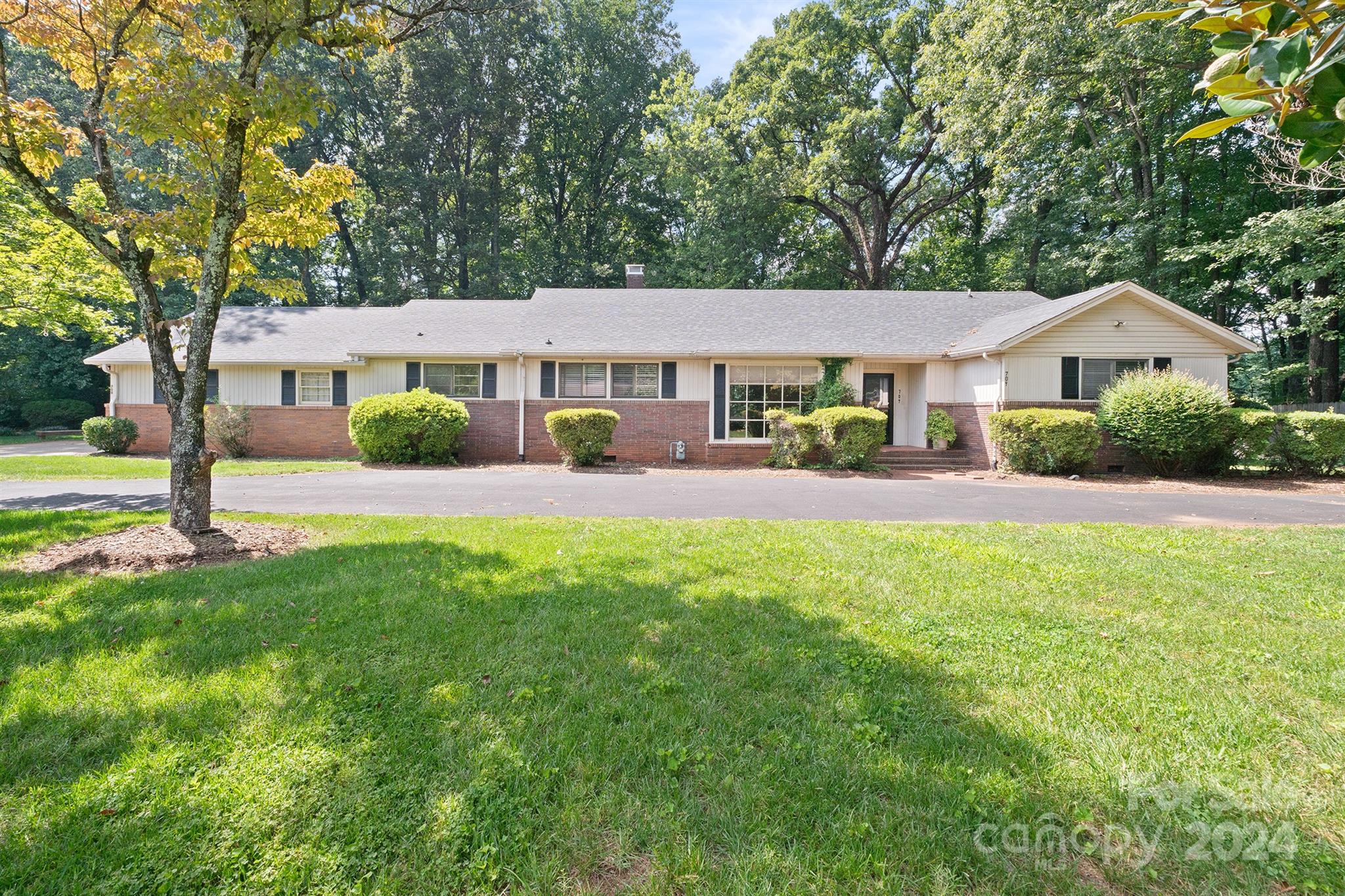 2nd Ave, Conover, NC 28613