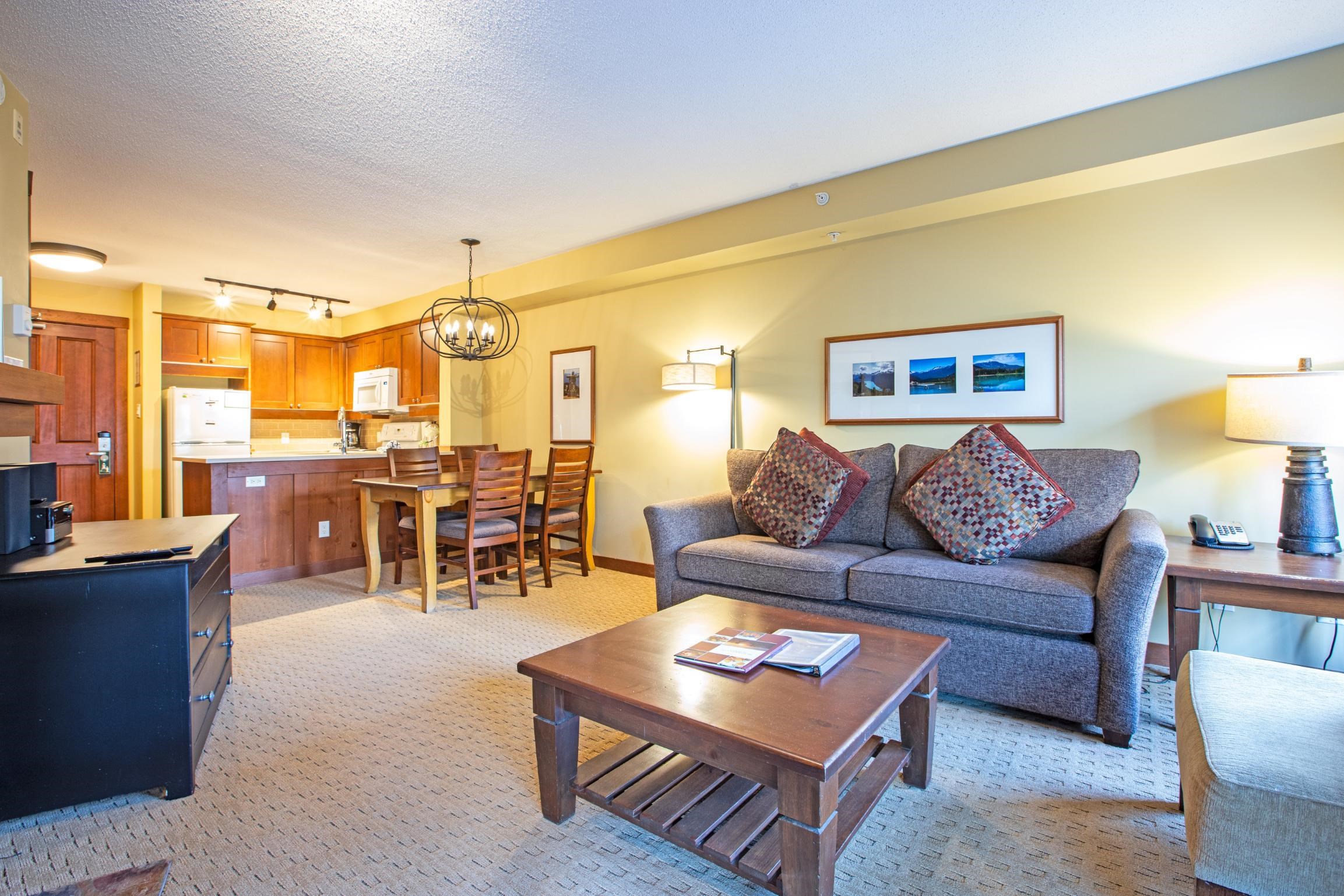 413G1 - 4653 Blackcomb Way, Condo with 1 bedrooms, 1 bathrooms and 1 parking in Whistler BC | Image 4
