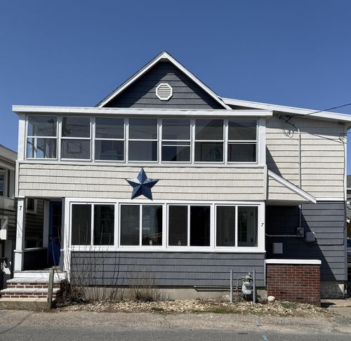 7 Dover Avenue, Hampton, NH, 01830-3031 | Card Image