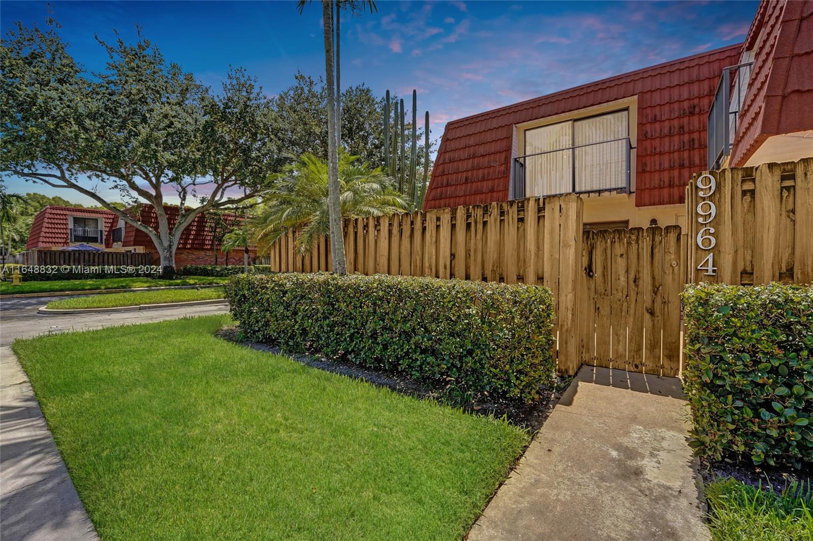 6th Ct, Plantation, FL 33324