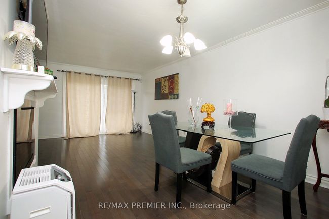 36 Newlin Cres, House attached with 5 bedrooms, 3 bathrooms and 4 parking in North York ON | Image 9