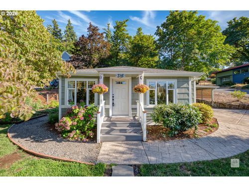 716 4th Ave, Oregon City, OR, 97045-3327 | Card Image
