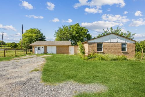 9242 Green Springs Cir, Sanger, TX, 76266-5830 | Card Image