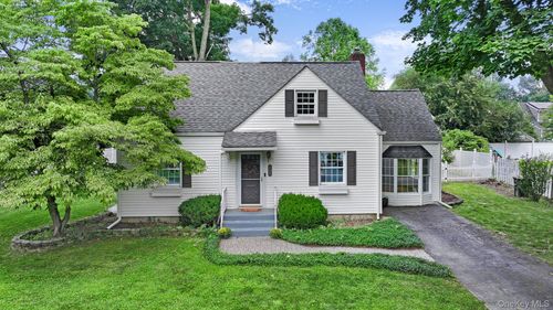 109 Pine Dr, New Windsor, NY, 12553-6632 | Card Image