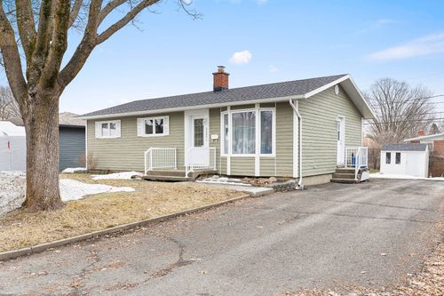 9890 Rue De Martigny, Québec (Les Rivières), QC, G2B2C9 | Card Image