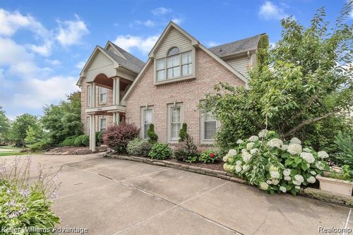 9049 Cobblestone Cir, Plymouth, MI, 48170-5712 | Card Image