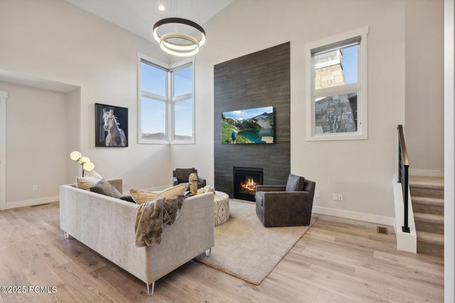 363 E Overlook Loop, Condo with 3 bedrooms, 4 bathrooms and null parking in Hideout UT | Image 8