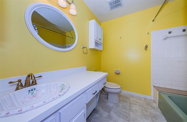 Guest Bathroom | Image 35