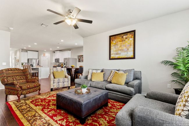 5603 Chestnut Xing, House other with 5 bedrooms, 3 bathrooms and null parking in San Antonio TX | Image 12