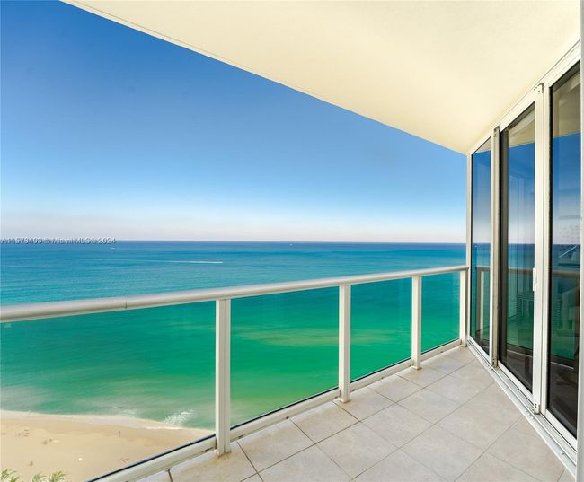 LPH07 - 19333 Collins Ave, Condo with 3 bedrooms, 3 bathrooms and null parking in Sunny Isles Beach FL | Image 17