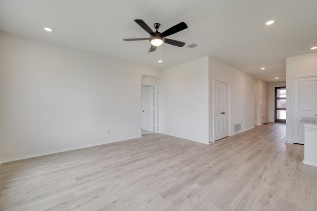 15101 Onager Pass, House other with 3 bedrooms, 2 bathrooms and 2 parking in Manor TX | Image 6