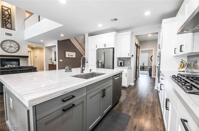 8816 Adobe Grande St, House other with 4 bedrooms, 3 bathrooms and null parking in Las Vegas NV | Image 13