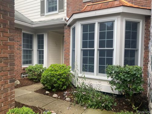 47-16658 Country Knoll Dr, Northville, MI, 48168-3401 | Card Image