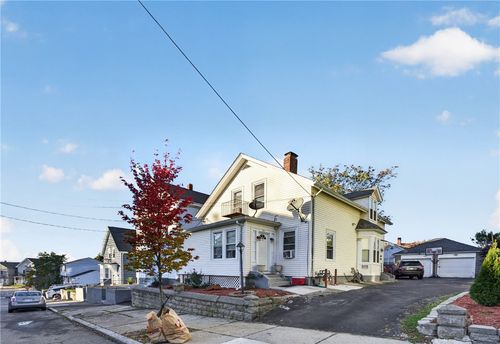 23 Sisson St, Pawtucket, RI, 02860-3736 | Card Image