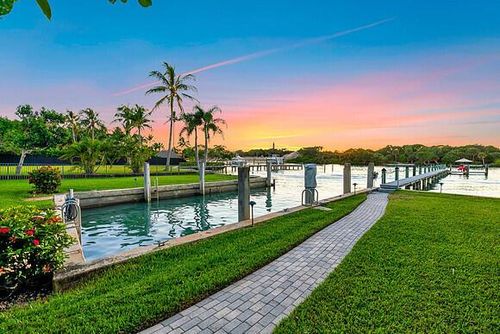 107 Lighthouse Dr, Jupiter Inlet Colony, FL, 33469-3511 | Card Image