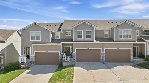 7369 Griffey Street, Parkville, MO, 64152 | Card Image