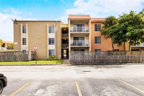 211-5201 Geneva Way, Doral, FL, 33166-4678 | Card Image